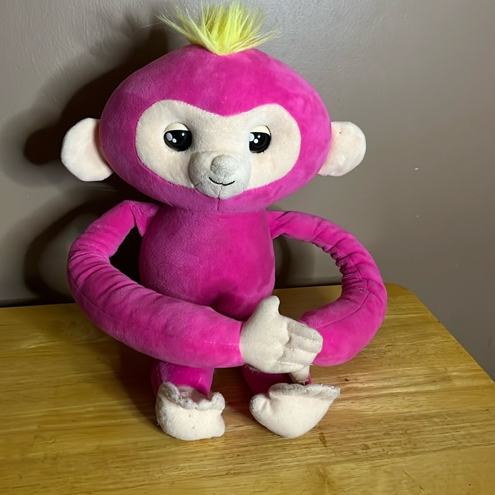 😄Fingerlings plush pink talking monkey 2018